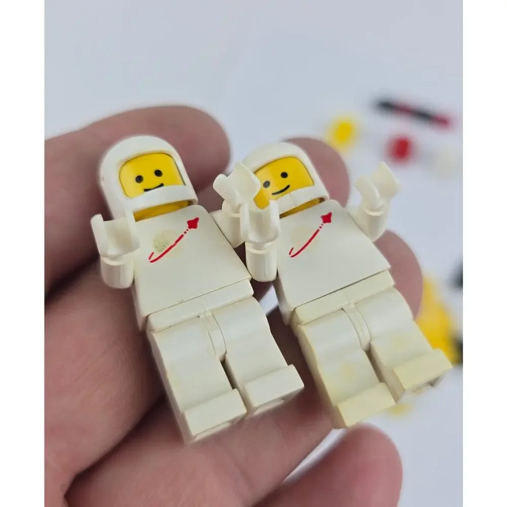 Vintage LEGO Minifigure lot Classic Space Spaceman Red White Yellow Nice cond.
